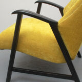 Fauteuil des années 1950 en velours jaune, entièrement restauré