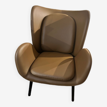 Embrace fogia armchair