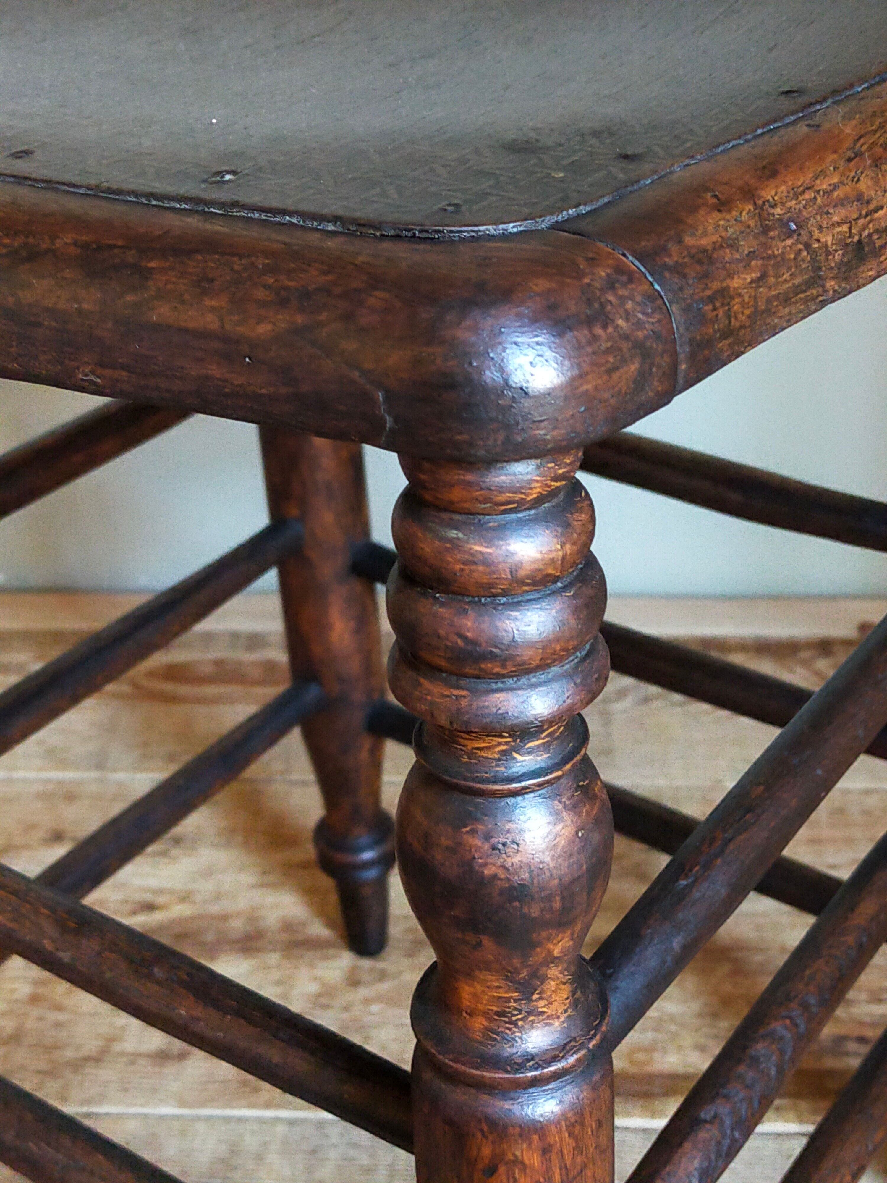 Stool in turned solid wood