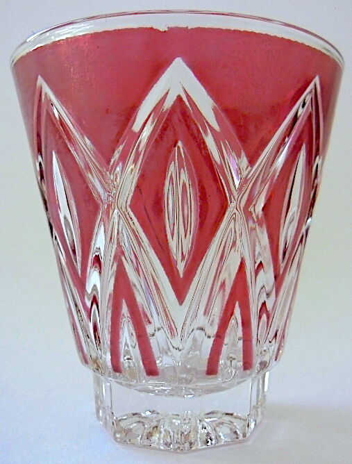 Suite de six verres de couleur à liqueur