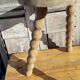 Tabouret tripode de vacher en bois brut