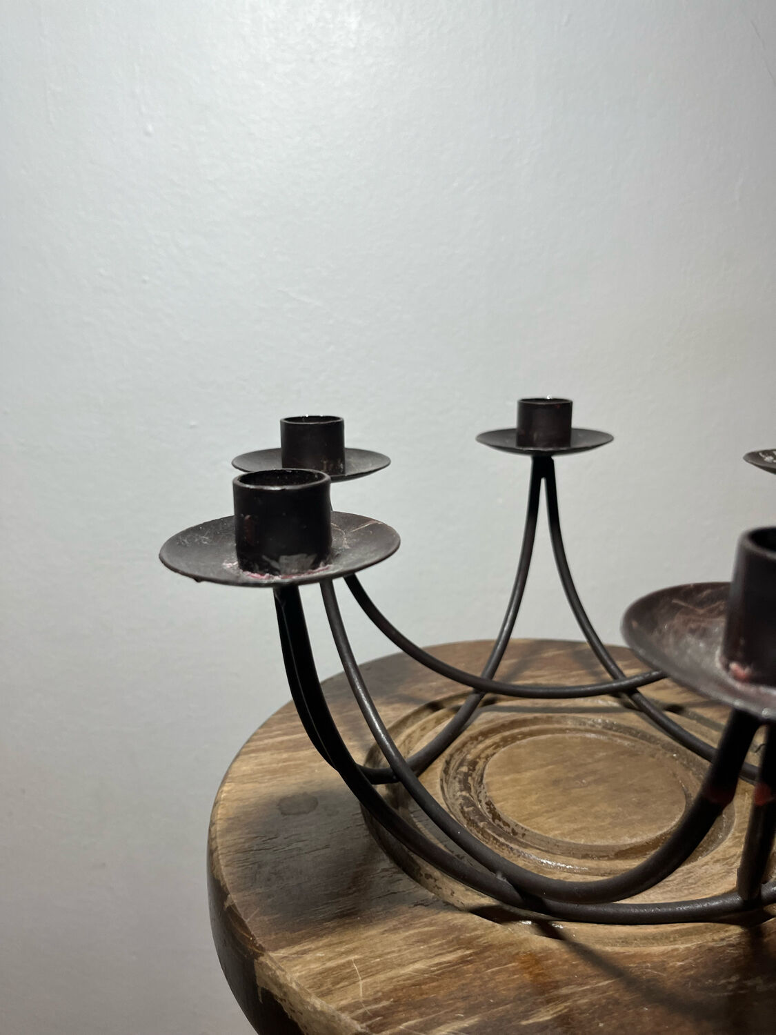 Candle holder with 6 wrought iron lights