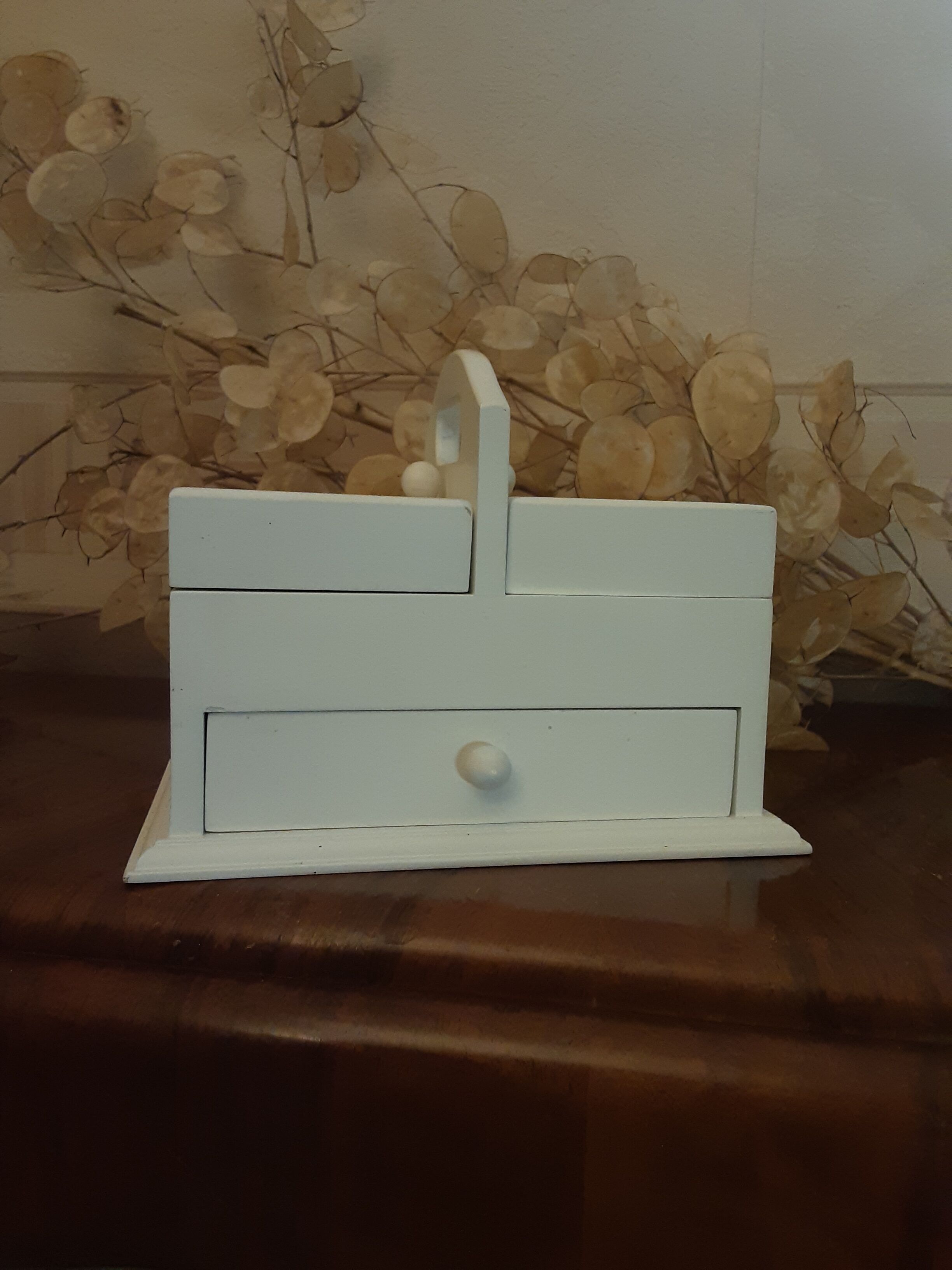 White wooden jewelry box