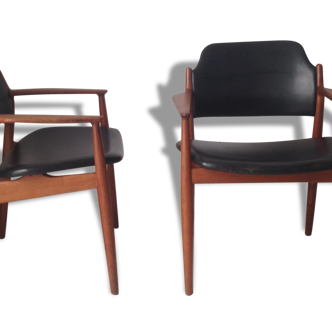 Pair of Chair Arne Vodder model 62 has.