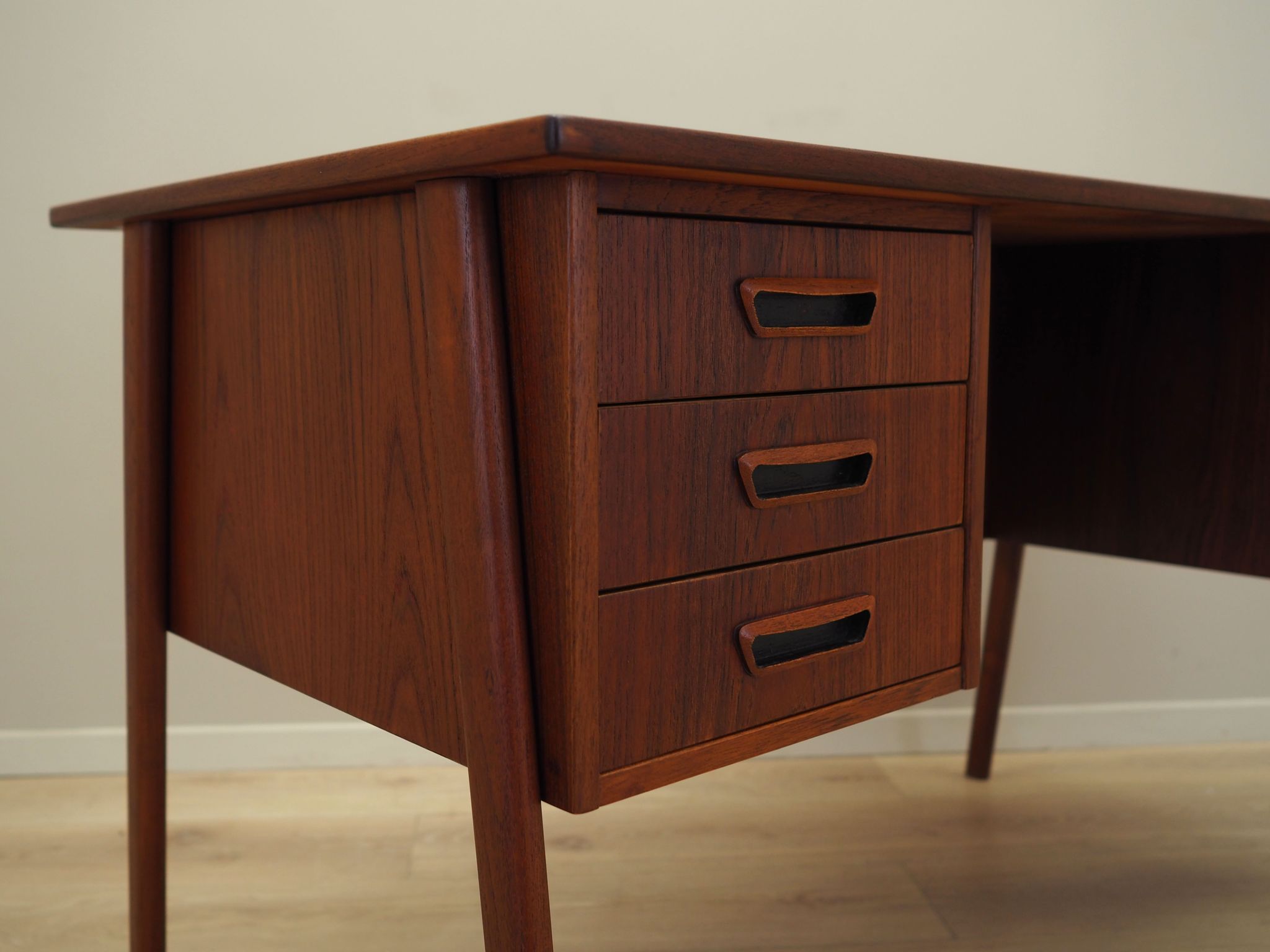 Teak desk, Danish design, 1970s, manufactured by A.P. Møbler Svenstrup