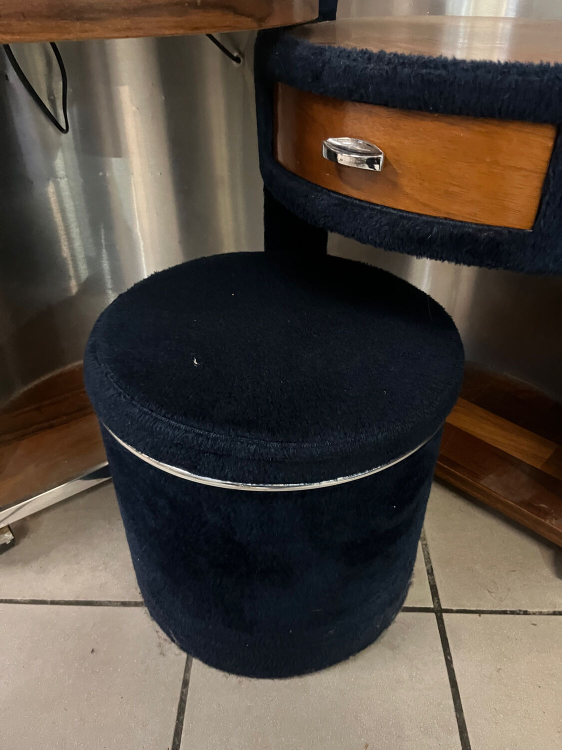 Hairdresser by Luigi Massoni