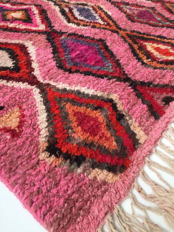 Tapis Berbère marocain Boujaad Rose À Motifs Colorés 270x166cm