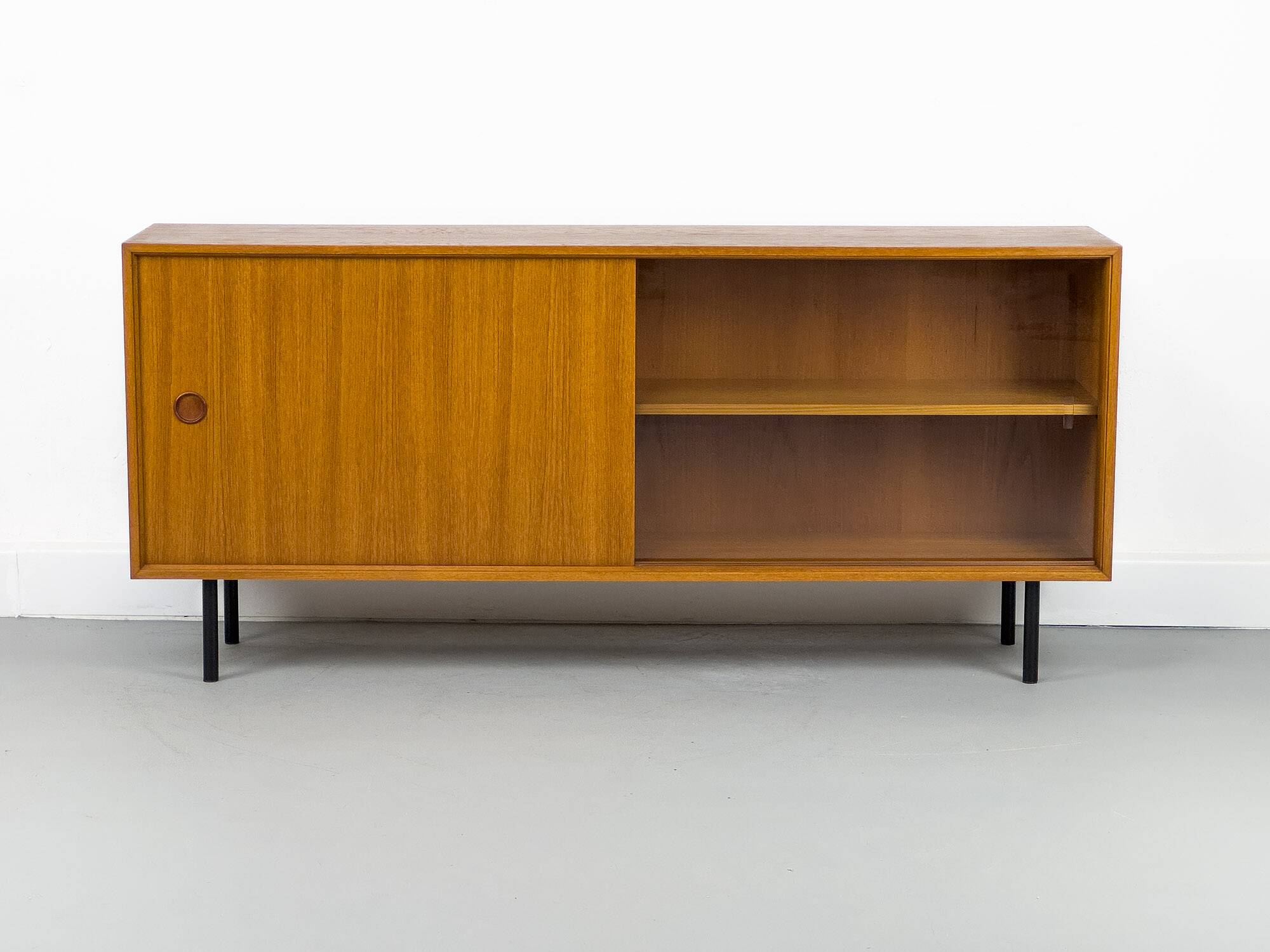 Buffet vintage en teck avec portes coulissantes, 1971