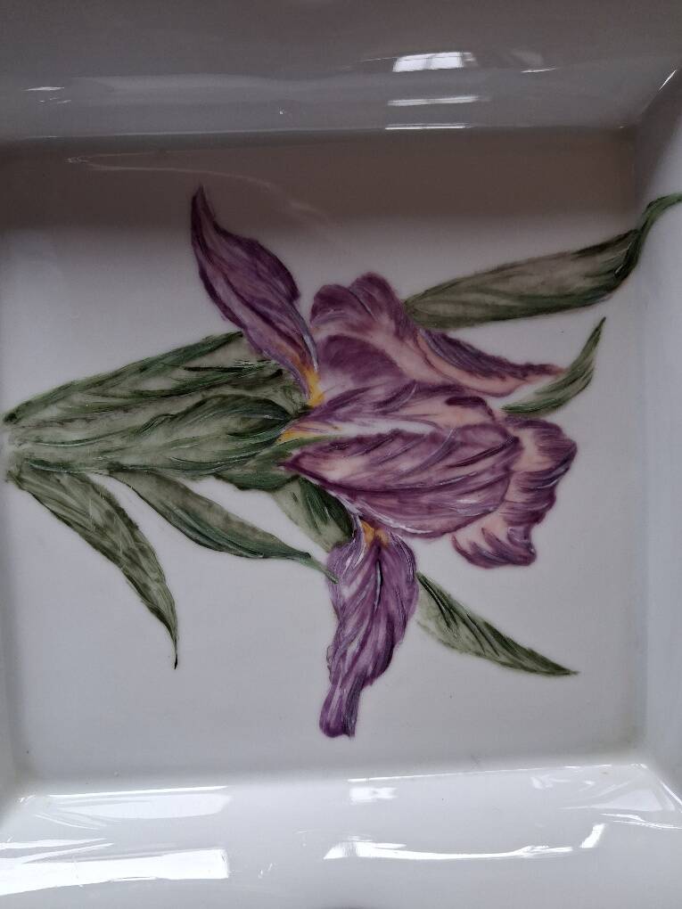 Sublime Pocket Bowl in Limoges Porcelain, Hand-Painted Iris & Gold Leaf
