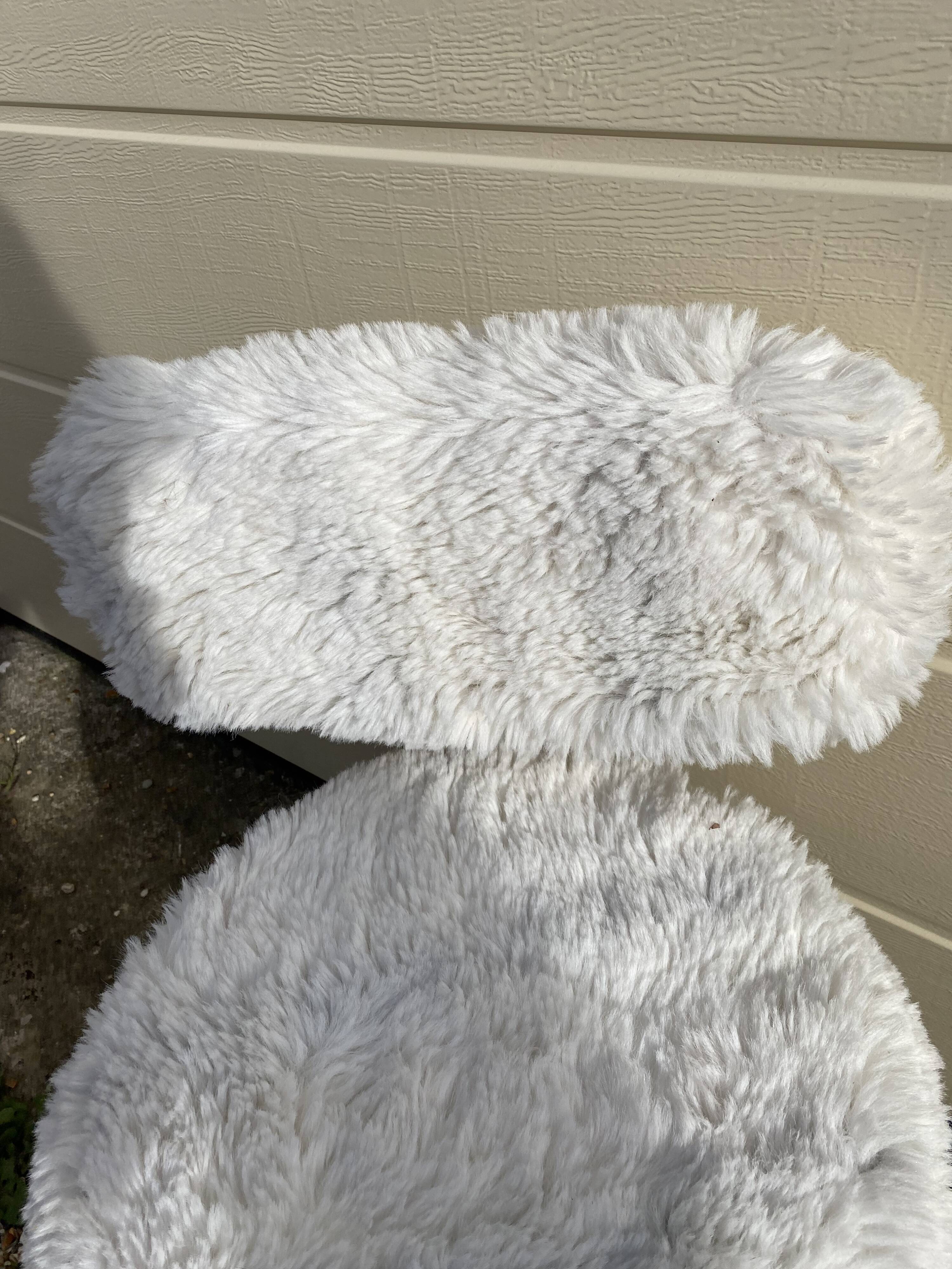 Vintage moumoute chair