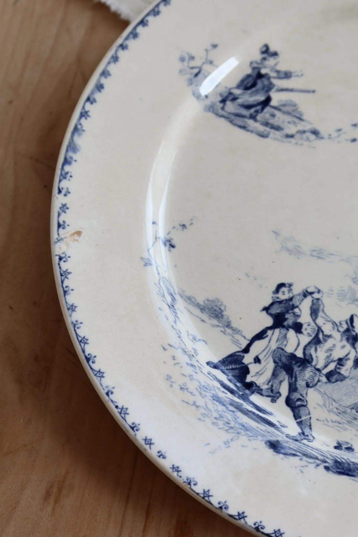 Antique flat plate Creil and Montereau Téniers service - Ironstone