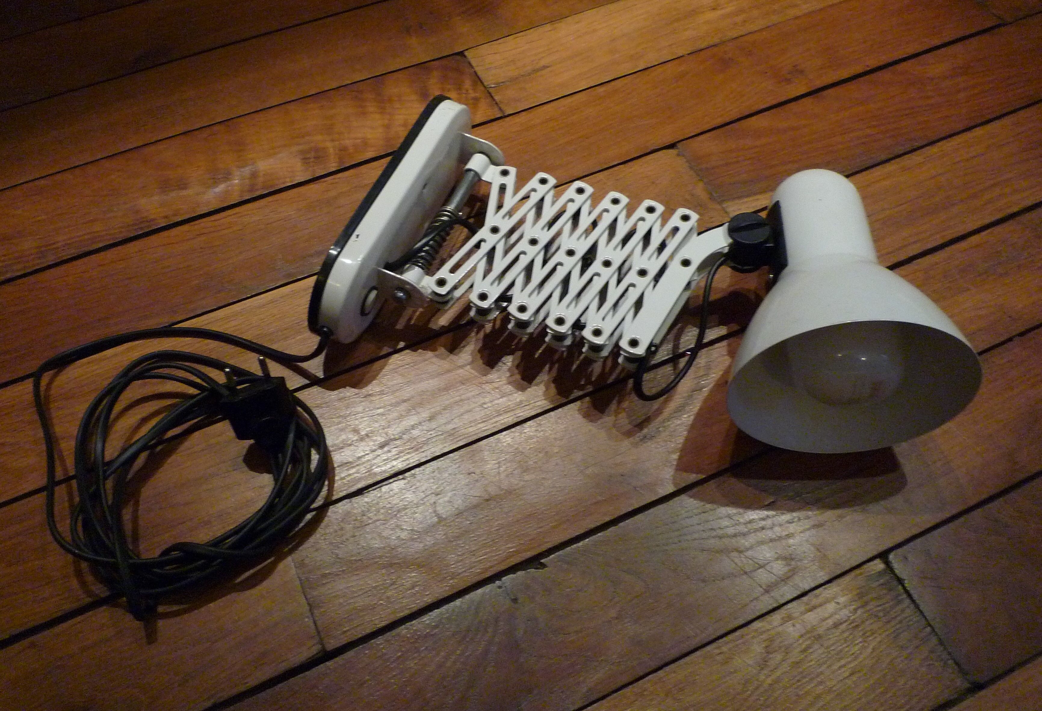 Accordion wall lamp, white lacquered metal