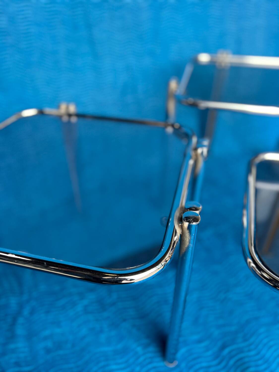SET OF 3 NESTING TABLES WITH CHROME METAL DOUBLE BASE AND SMOKED GLASS