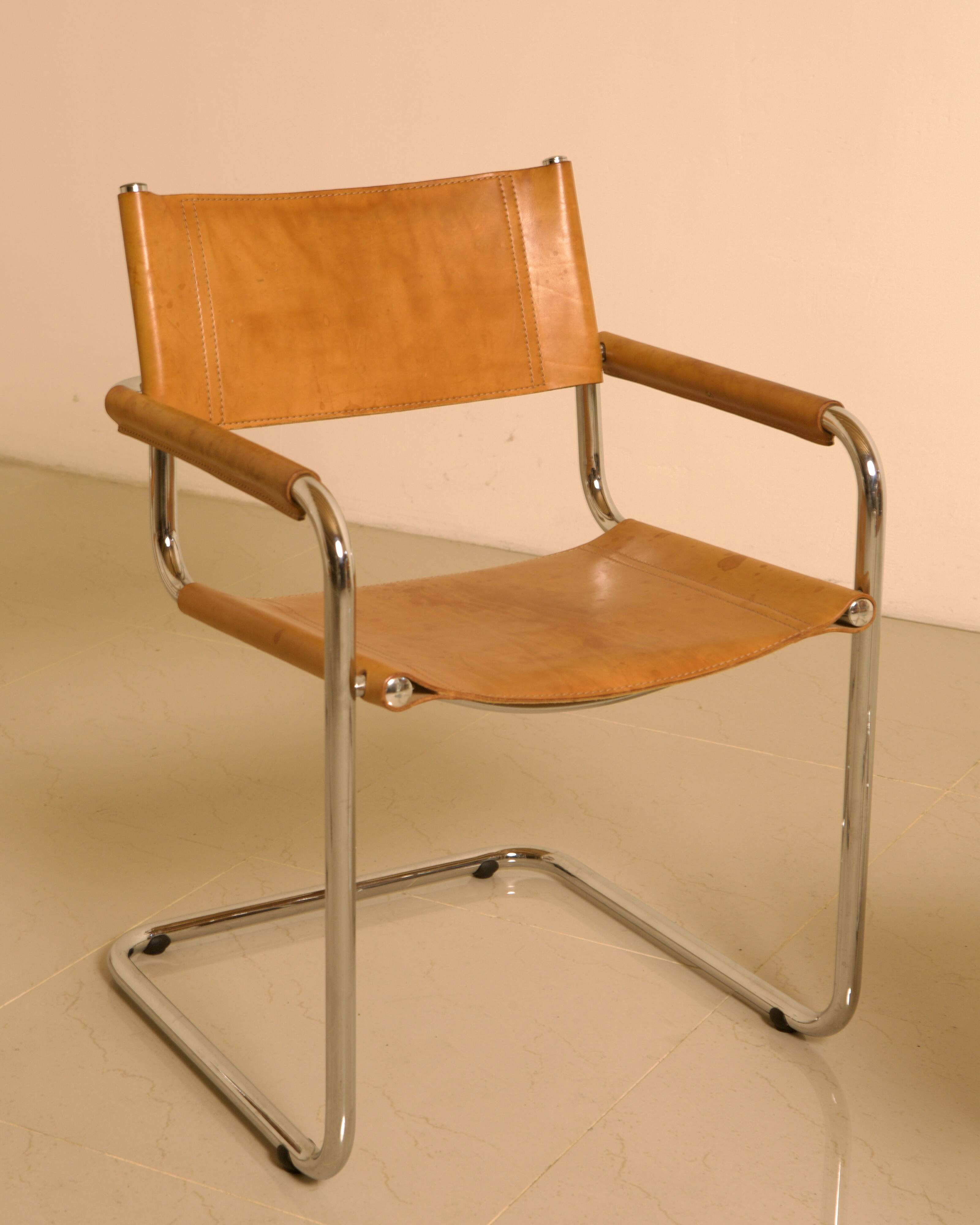 Ensemble de 4 chaises italienne en cuir cognac "Cantilever" par Marcel Breu