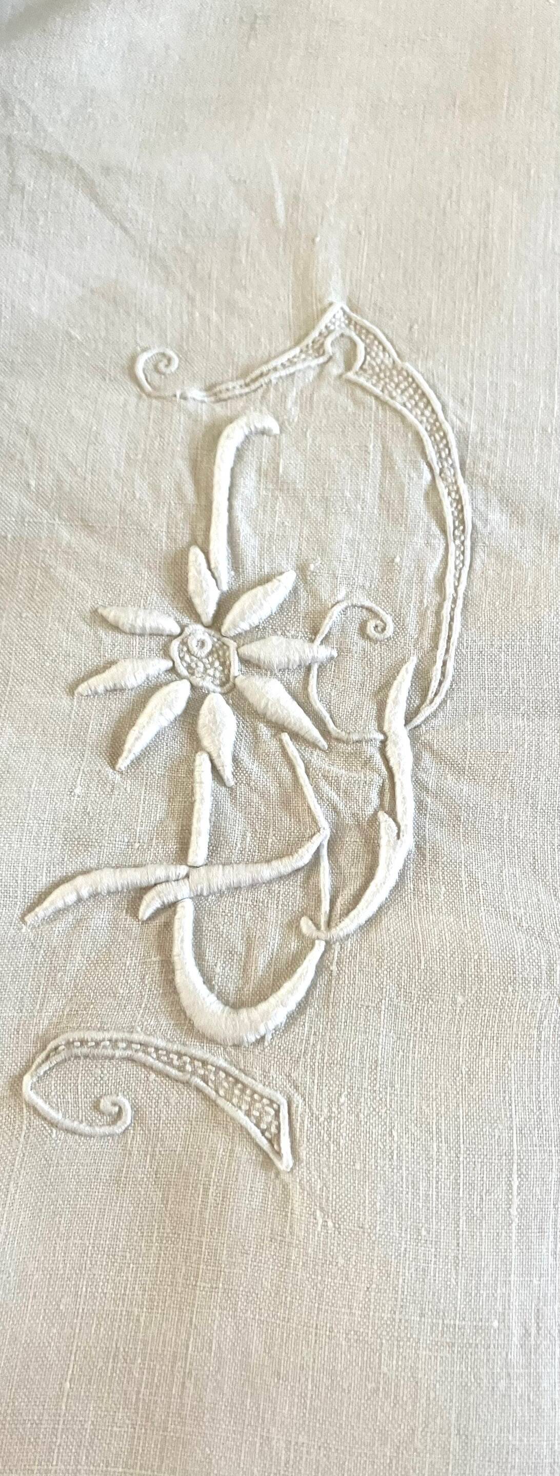 Sublime drap en lin dentelles broderies et monogramme