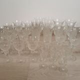 Verres à pied anciens taillés style St Louis 30 pièces