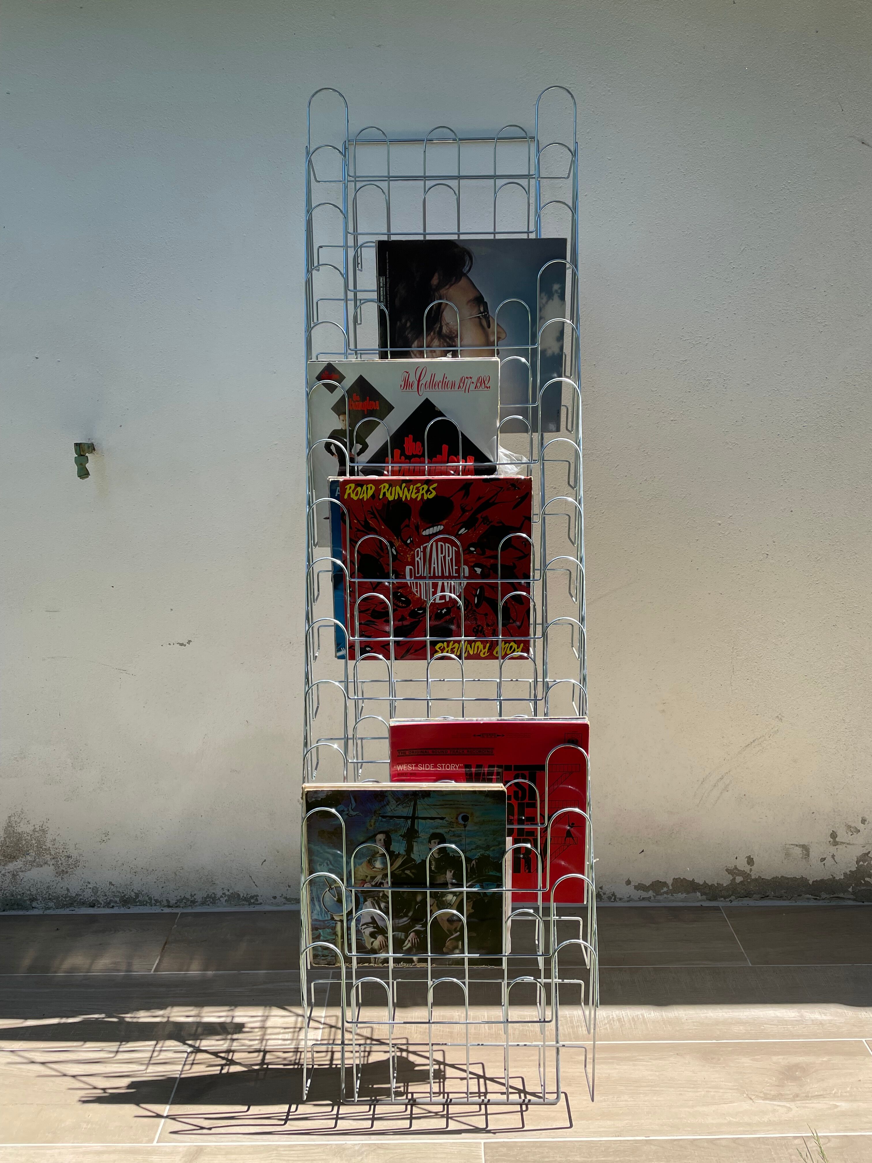 Range vinyl records holder