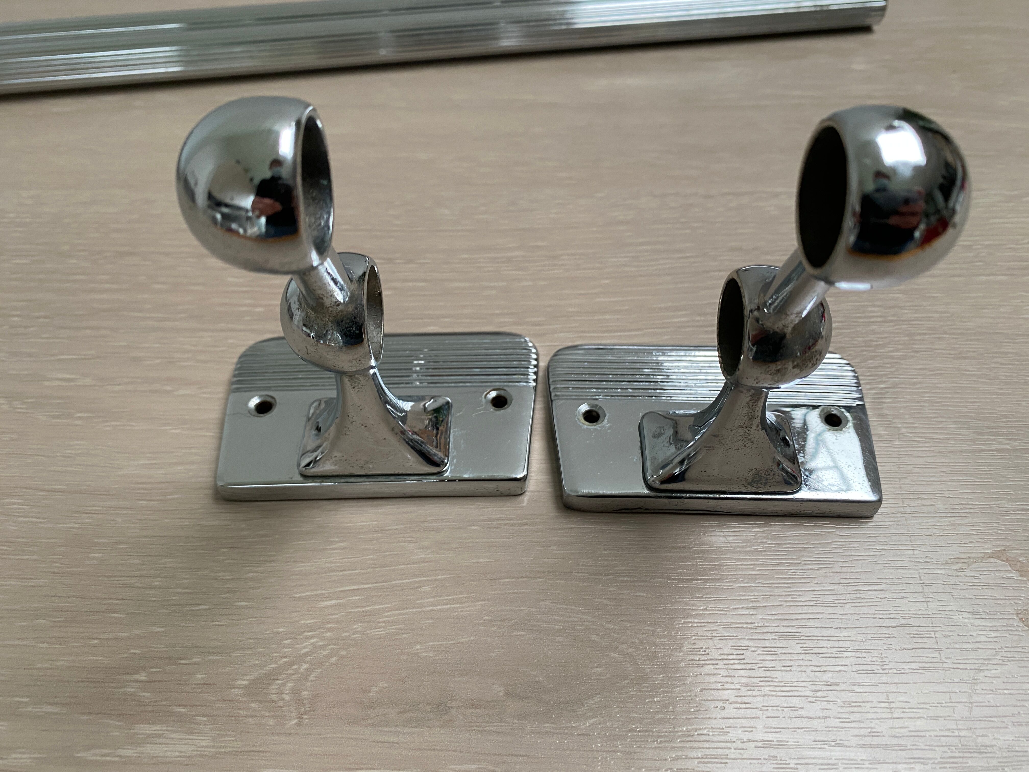 Chromed metal bathroom set