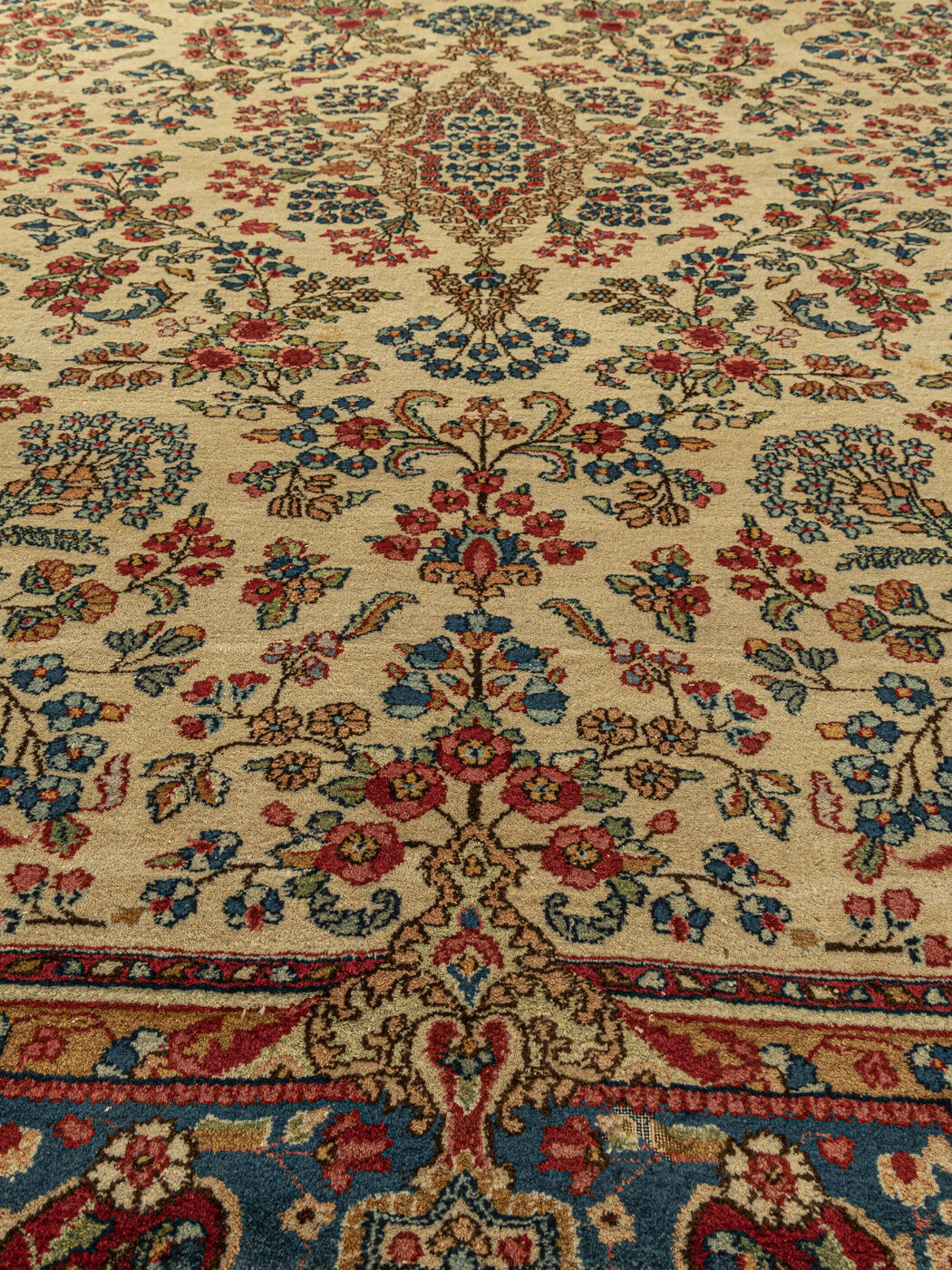 Kerman carpet, 260 x 375