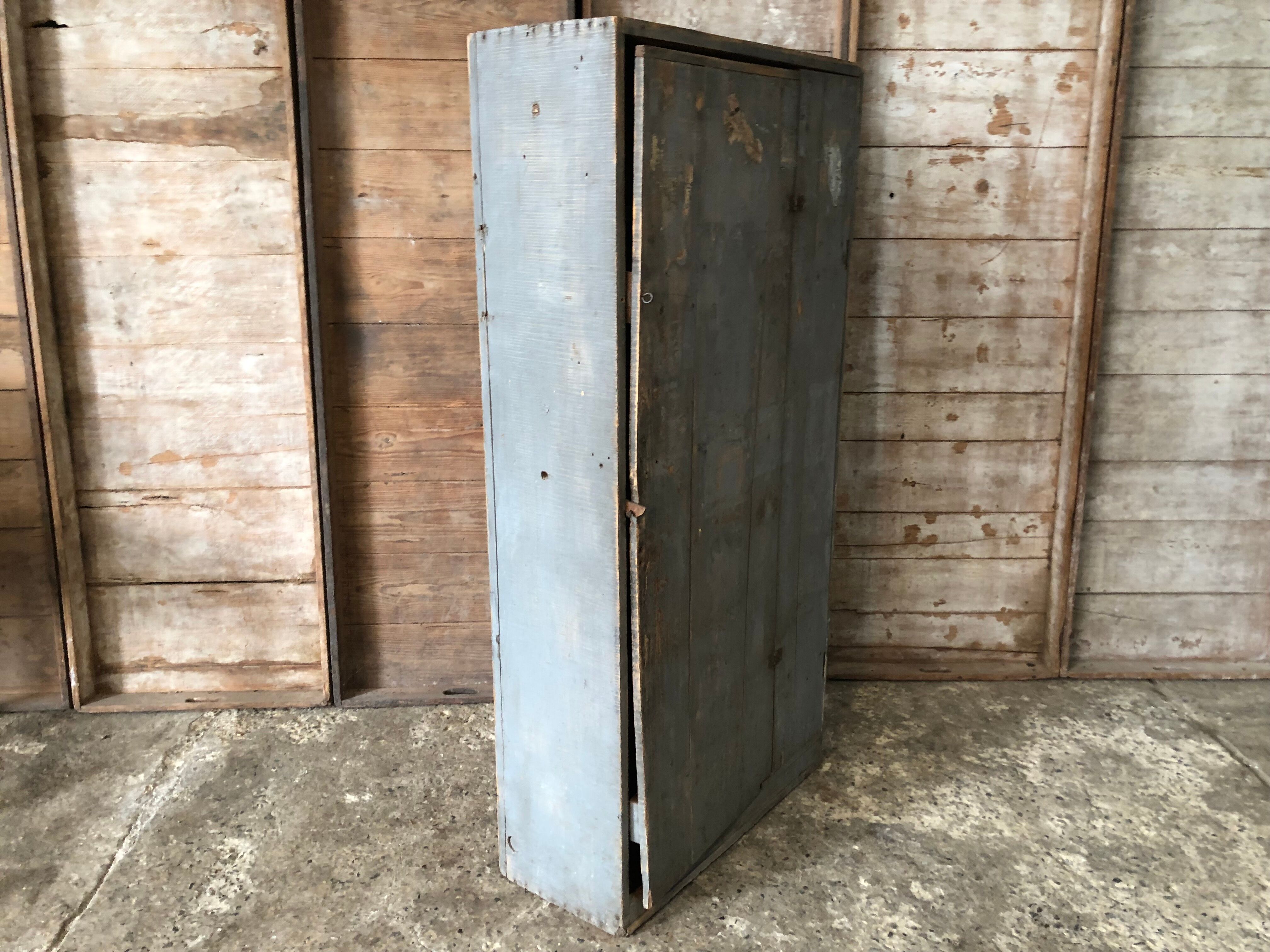 Workshop cabinet