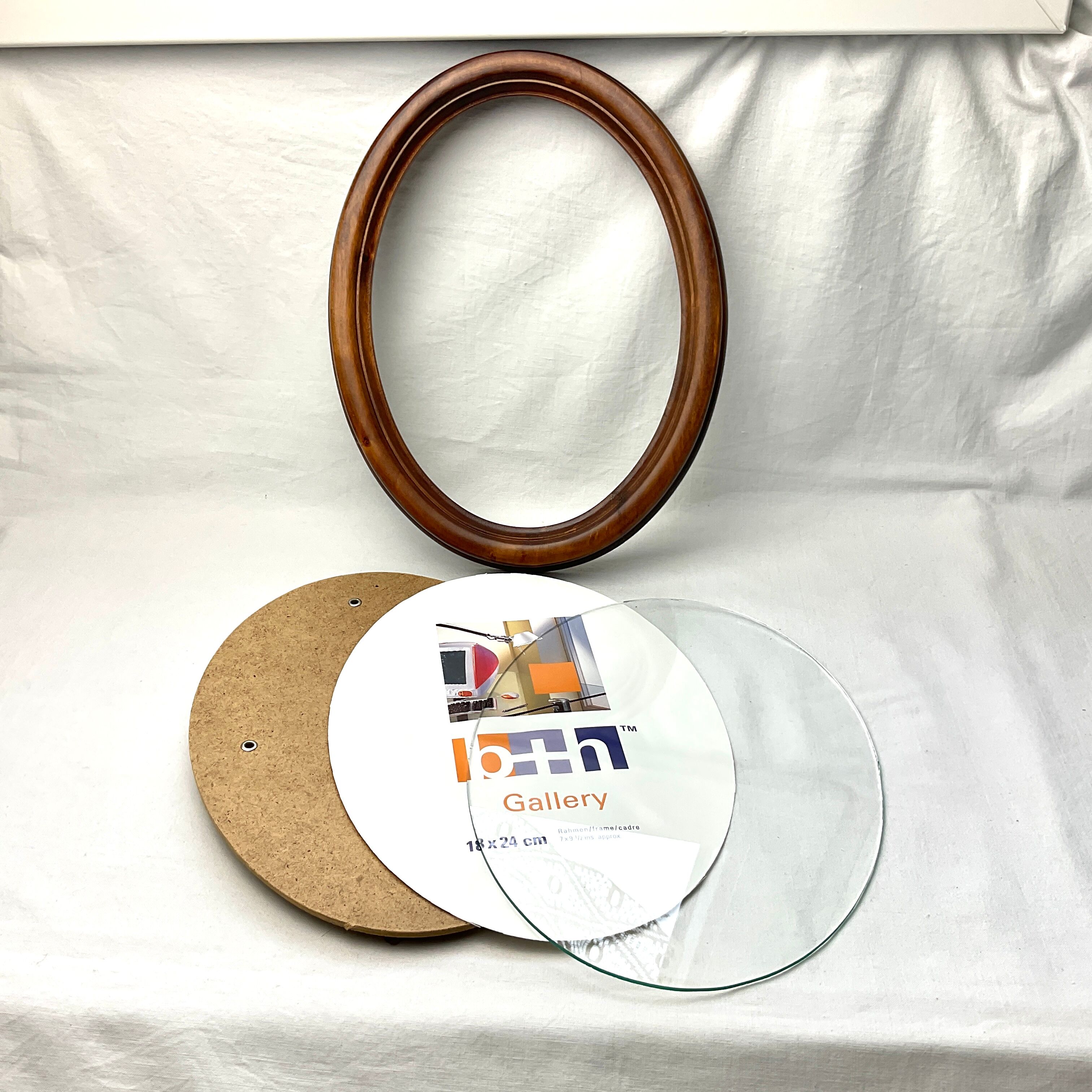 Oval wooden frame b+h