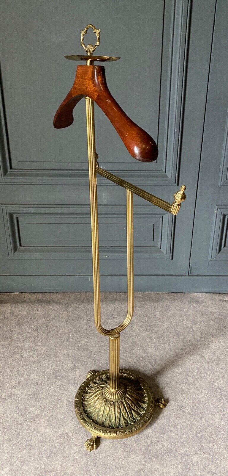 Valet de nuit travail français pieds griffes 1960 brass and wood