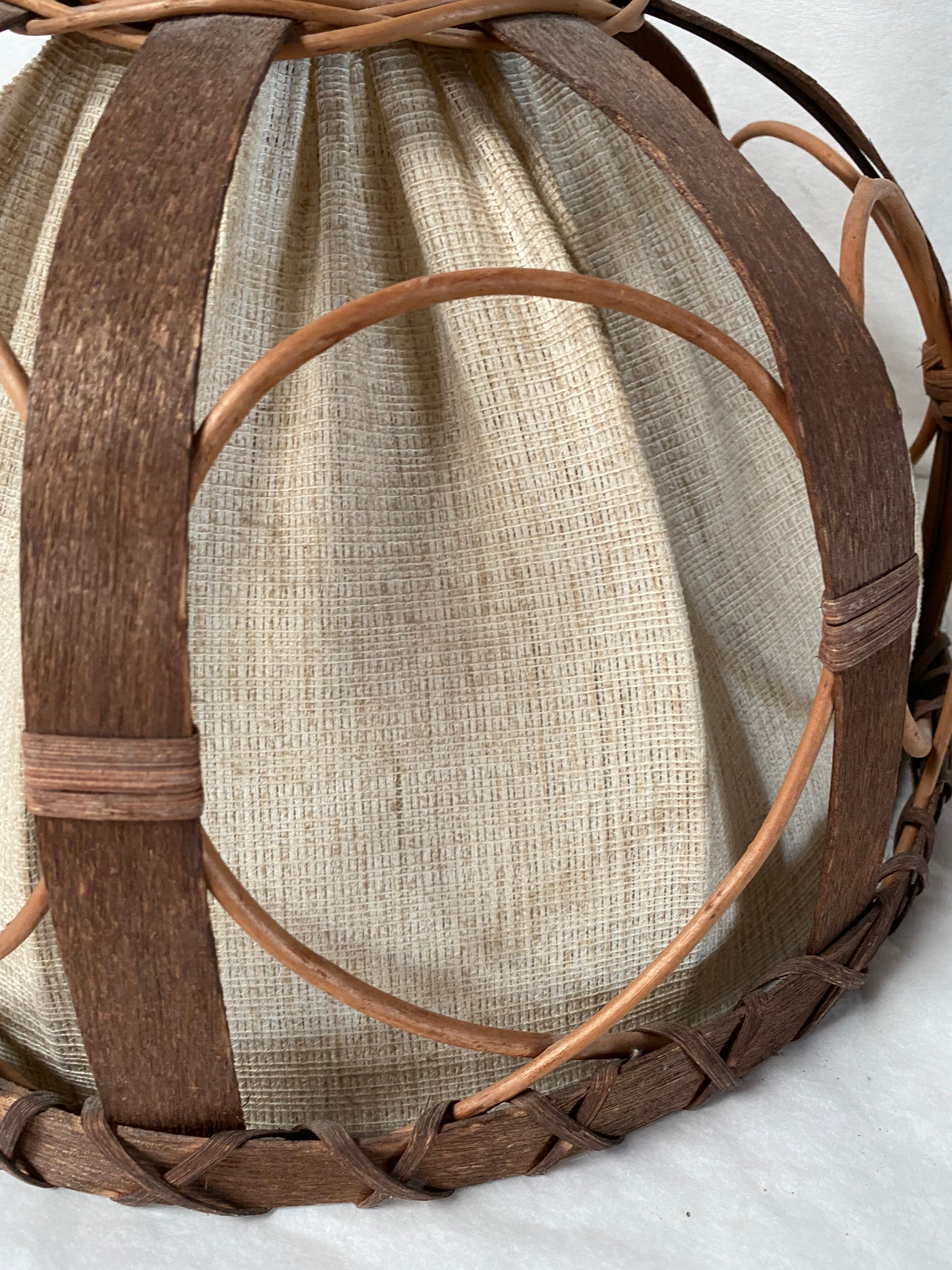 Vintage suspension lamp in rattan and linen