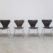 Set of 4 'Series 7' chairs in leather by Arne Jacobsen for Fritz Hansen, 1955