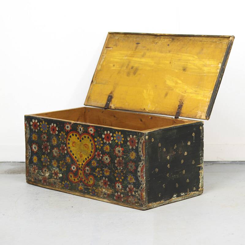 Coffre de mariage peint d'art populaire