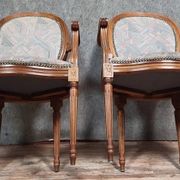 Paire de fauteuils style louis XVI a dossiers médaillons époque XXème
