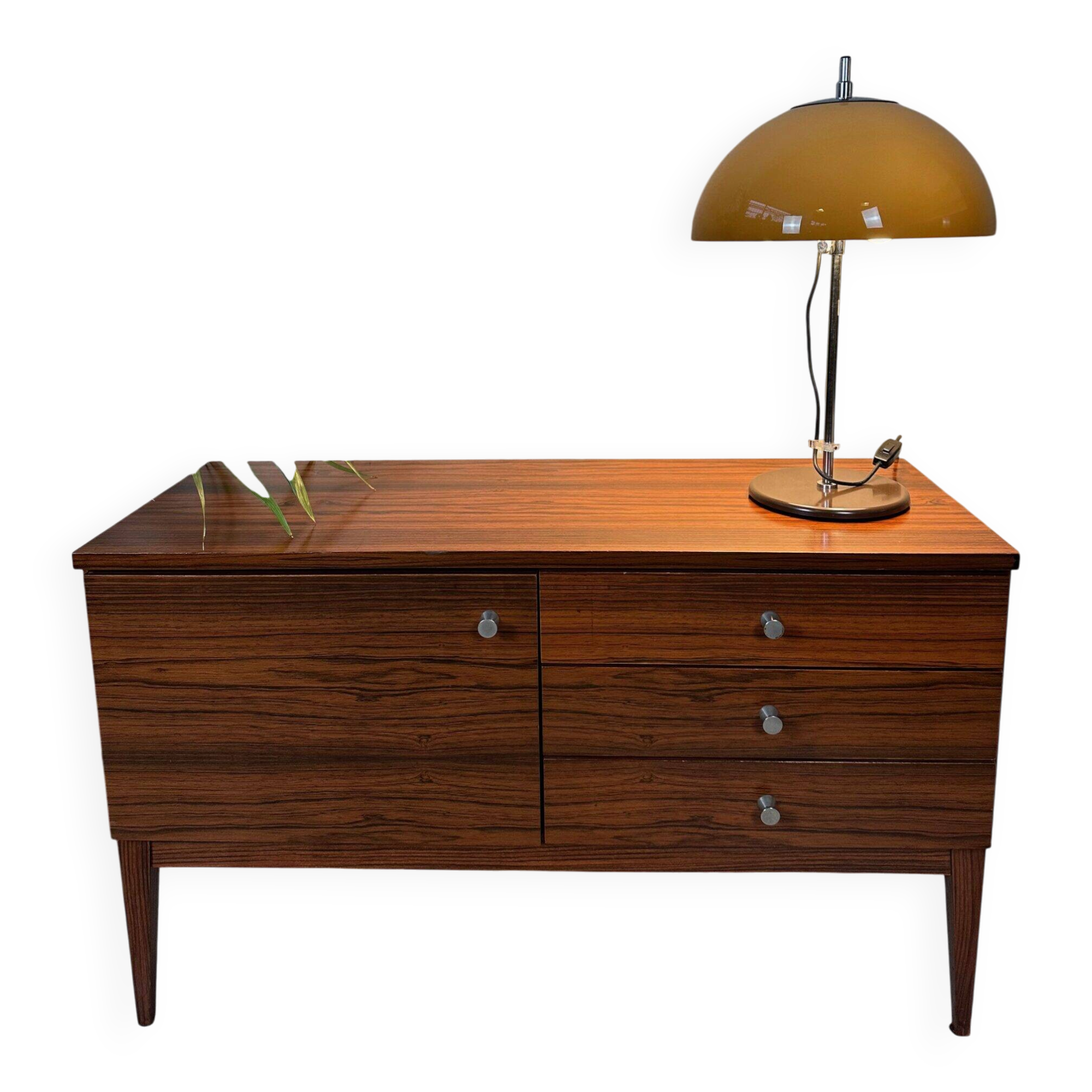 Buffet en noyer de style mid-century moderne