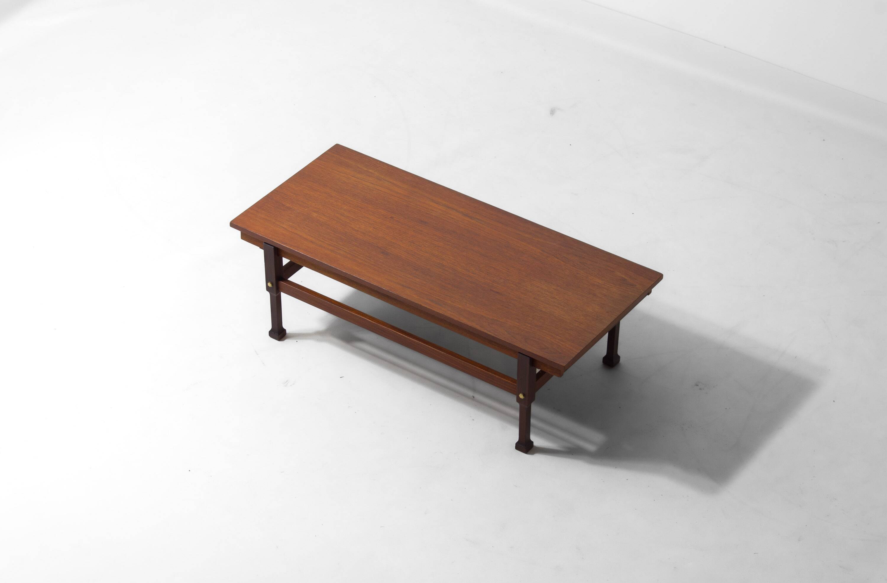 Table basse italienne en teck avec tiroirs cachés, années 1960.