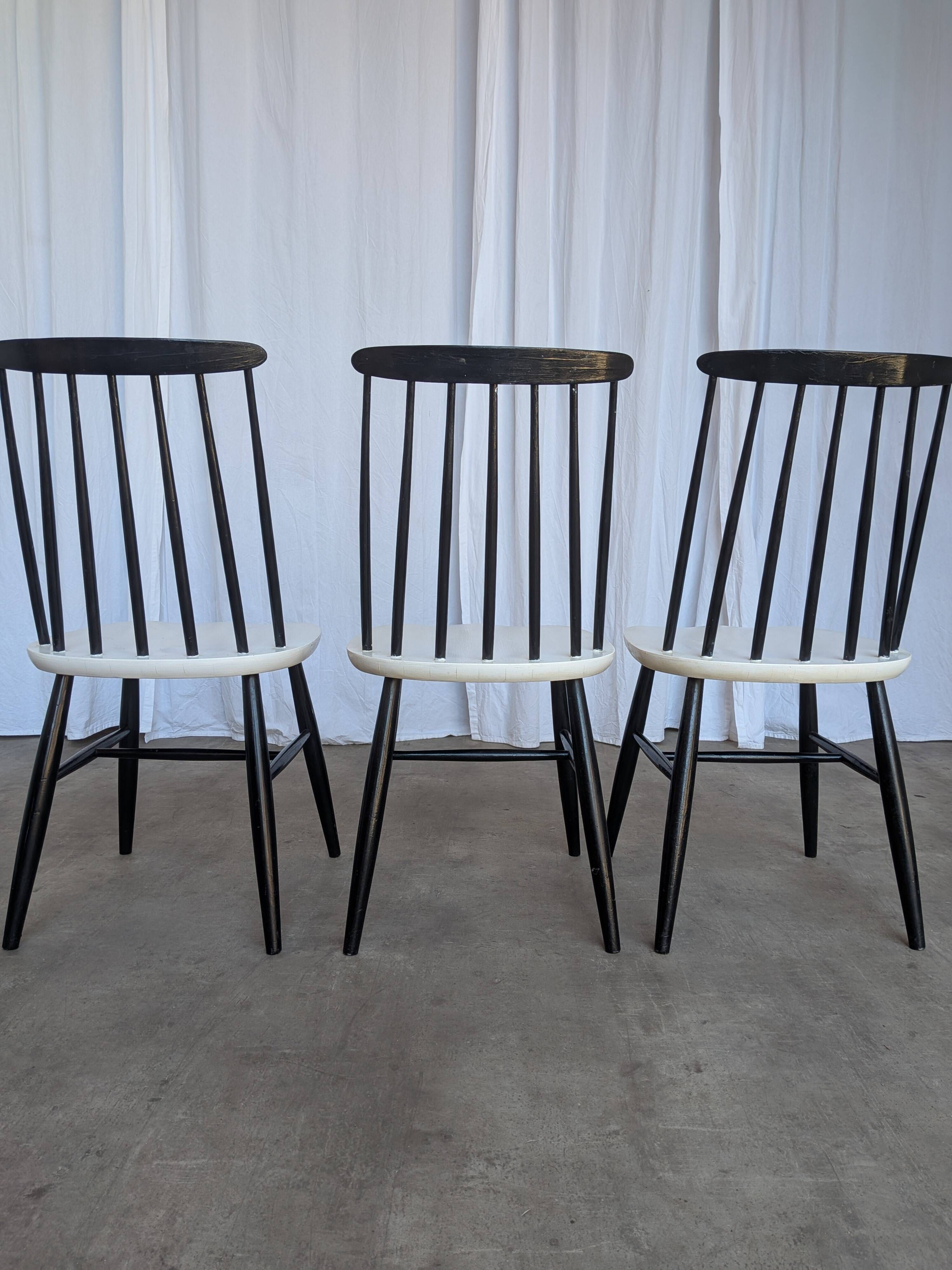 Ensemble de 3 chaises de salle à manger vintage noir et blanc, style Ilmari Tapiovaara, scandinave.