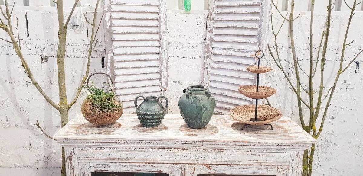 Buffe- vintage showcase