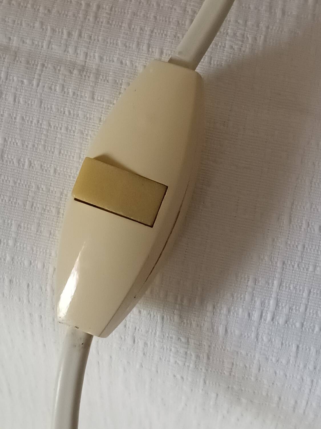 Vintage ceramic seashell lamp