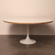 Table basse avec pied tulipe blanche - années 1960