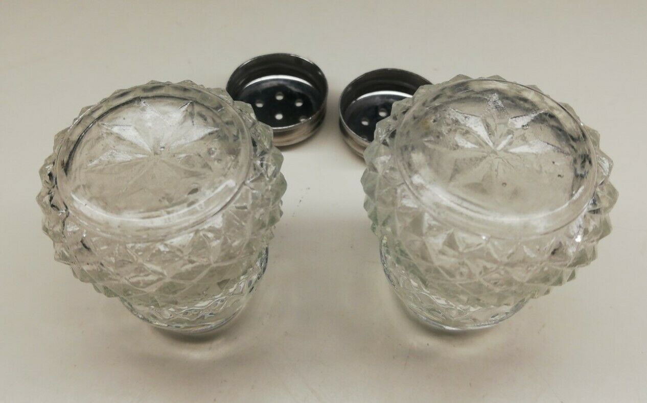 Salière et poivrière en verre vintage