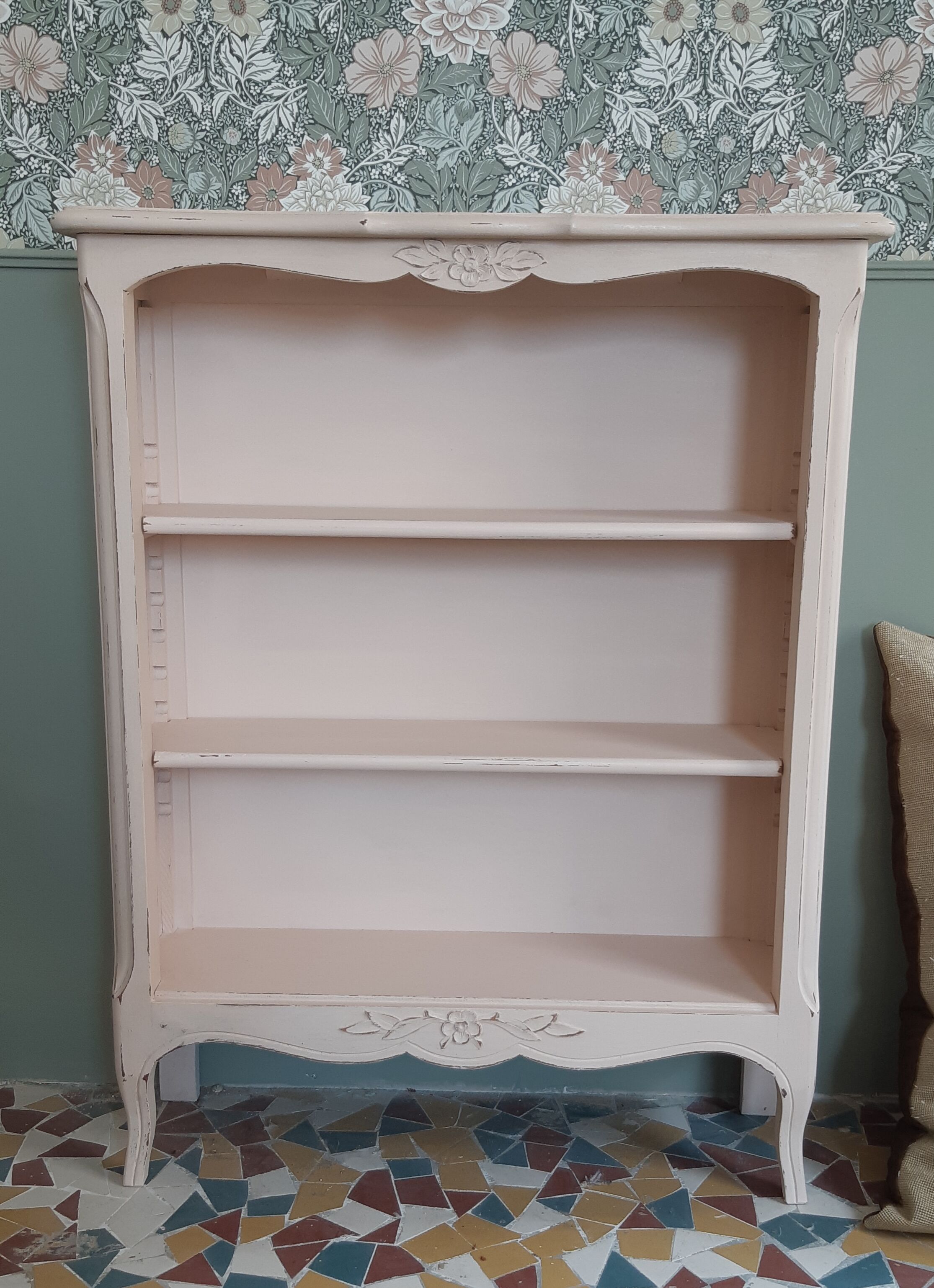 Pink bibus library