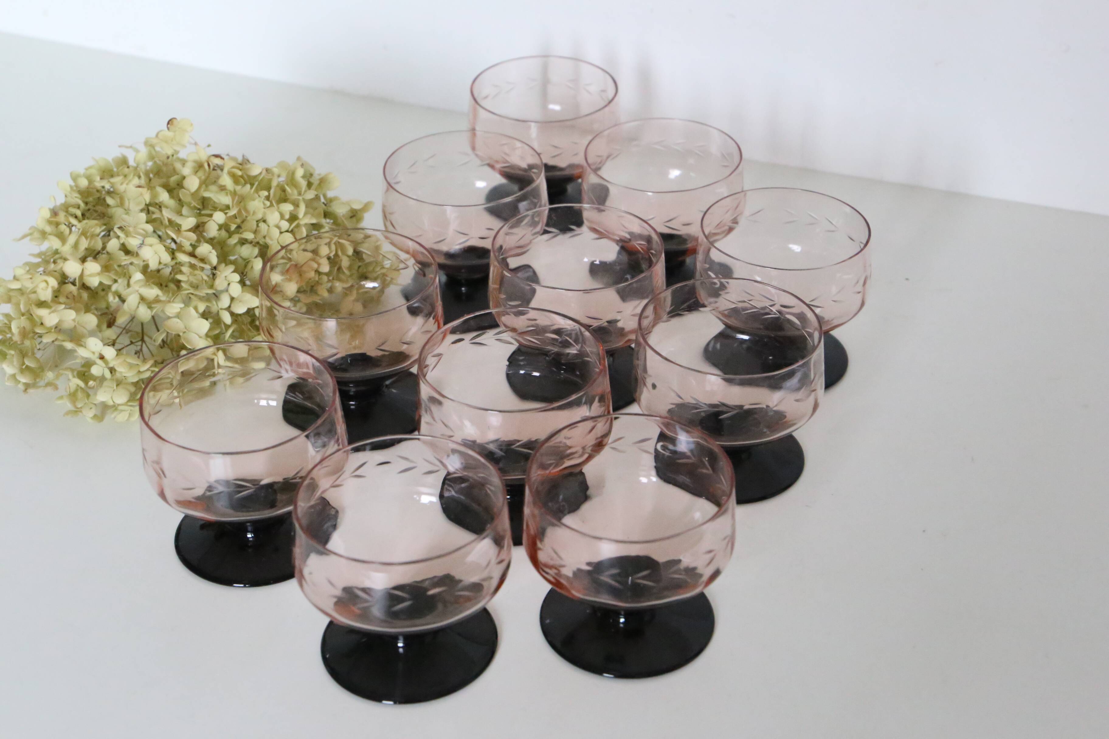 Set de 11 coupes à pied rose, vintage, 1950, mid century