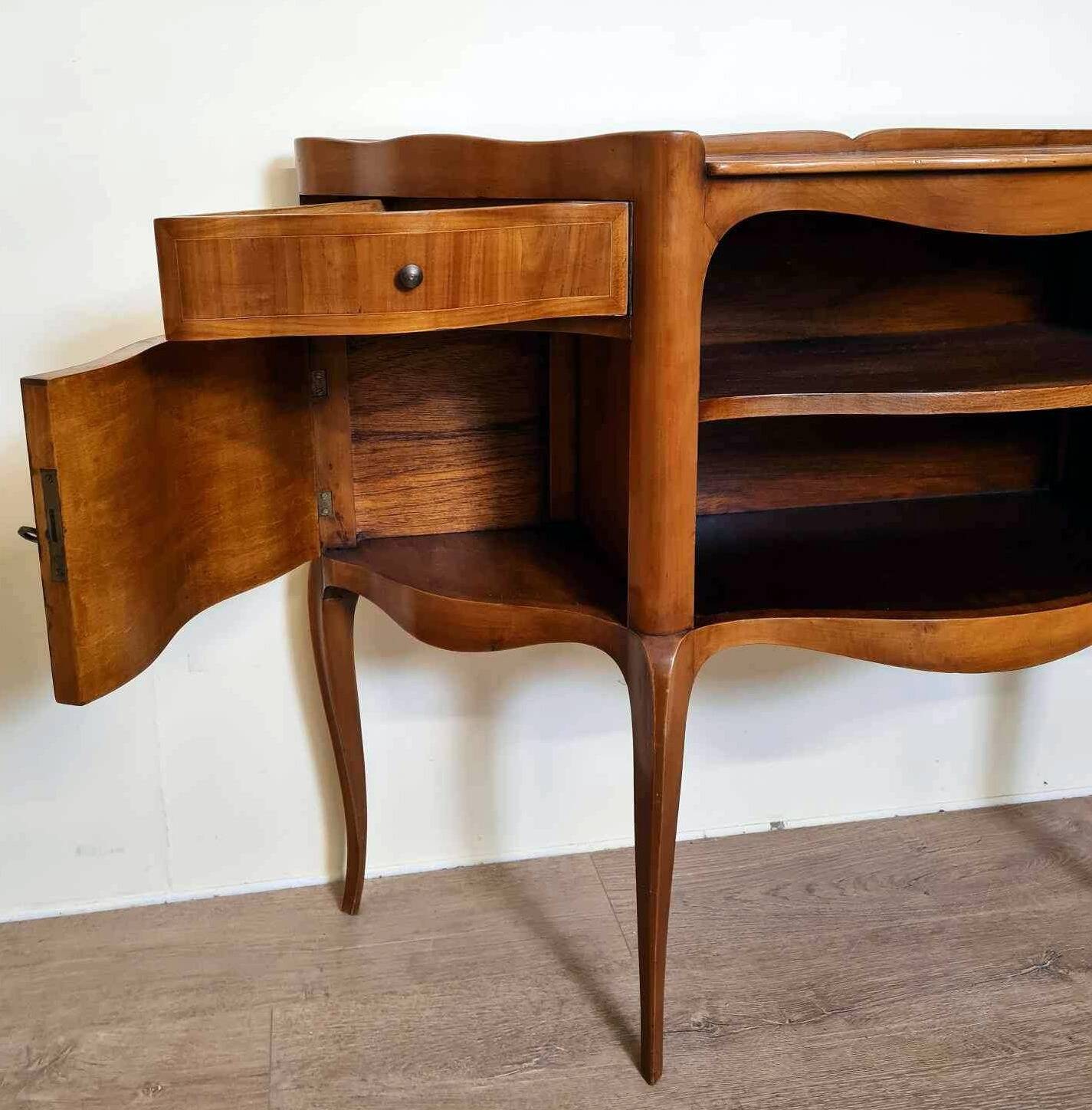 console serving model similar to the so-called “snack” table models