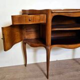 console serving model similar to the so-called “snack” table models