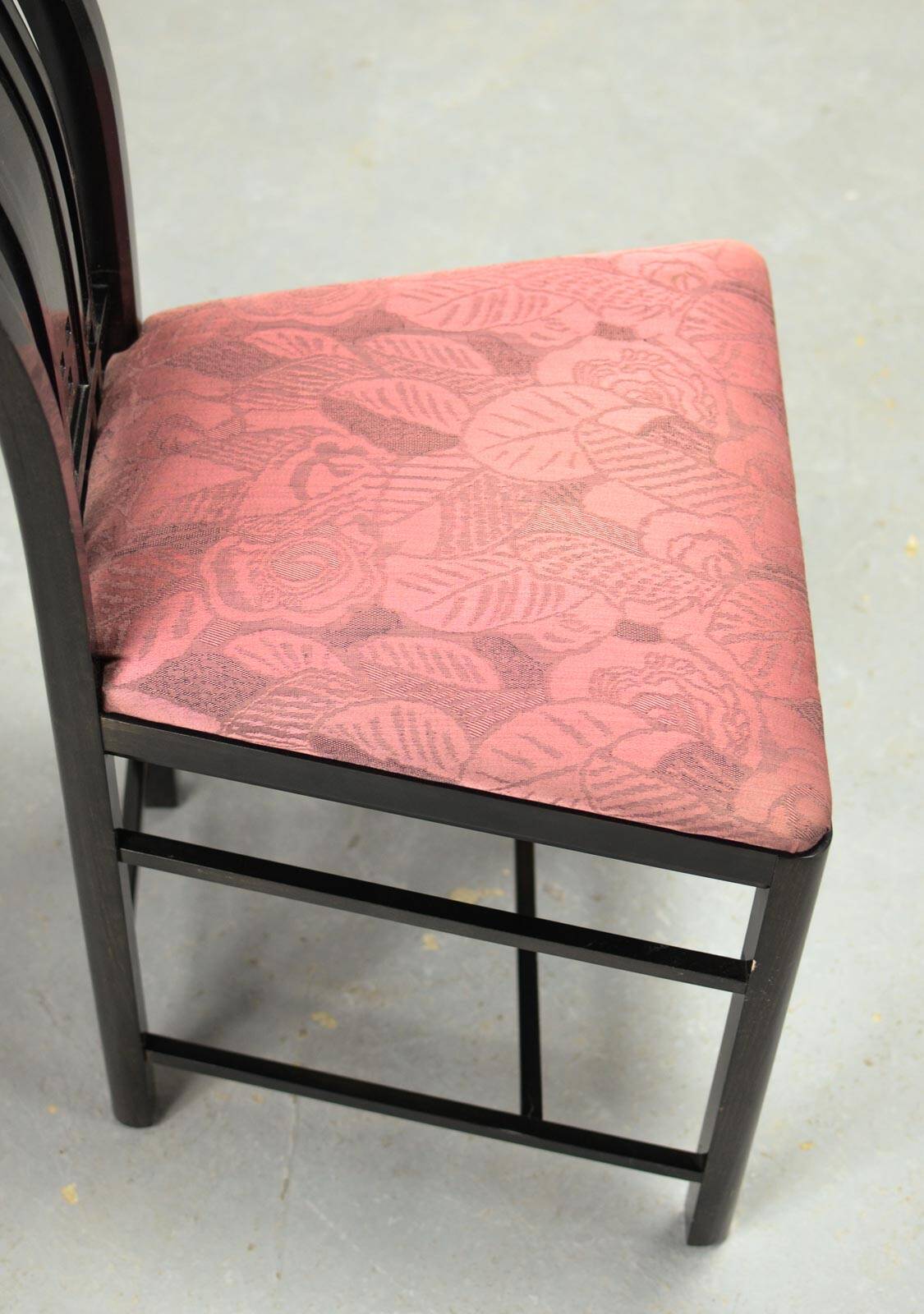 Giorgetti Italian Design High Back Dining Chairs with Pink Upholstery 1980s