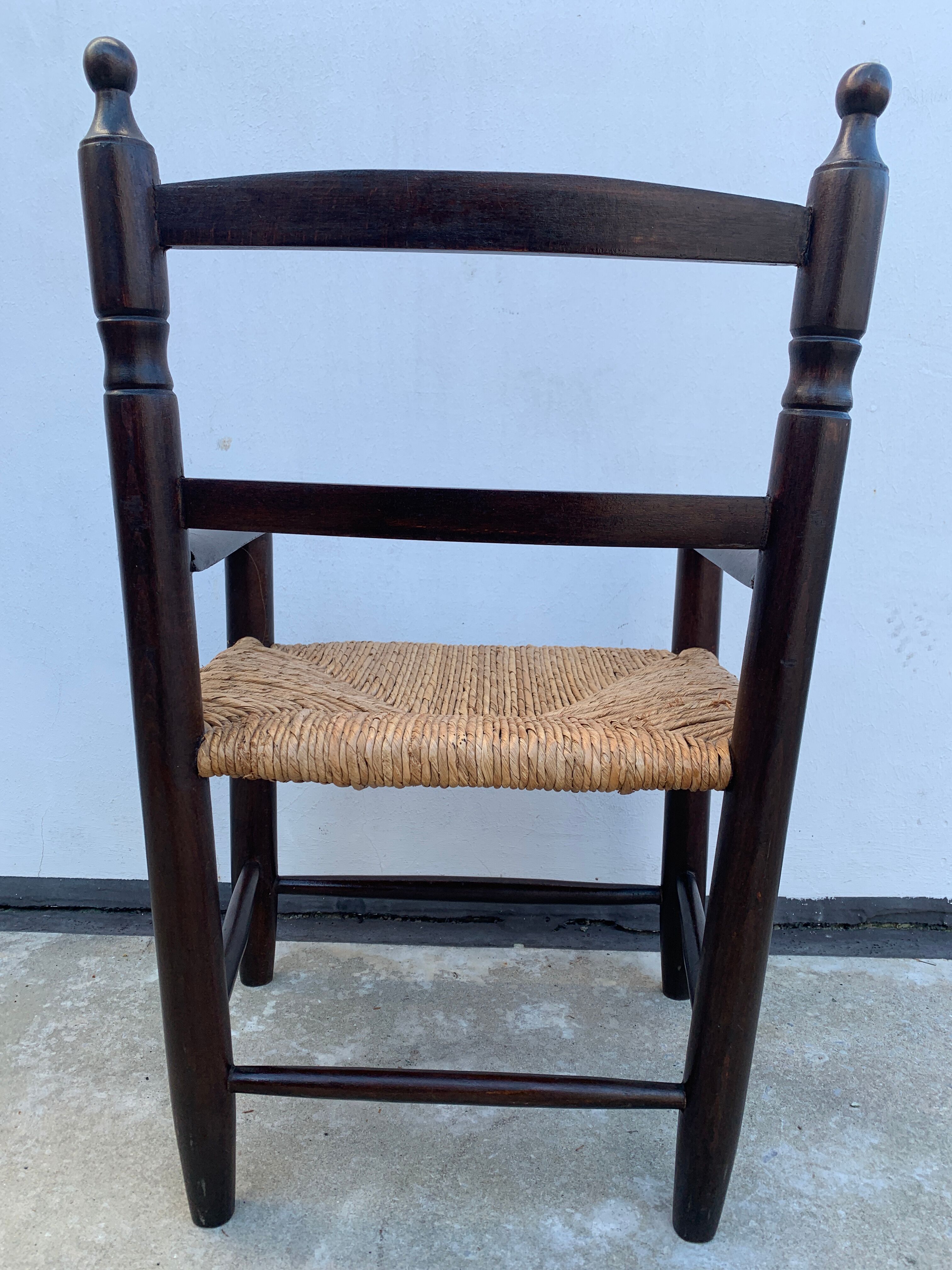 Fauteuil en bois et paille pour enfant
