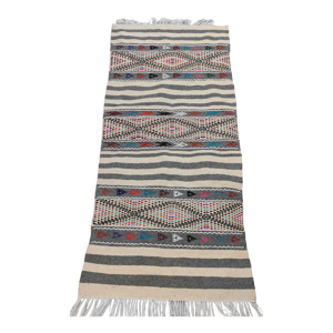 Tapis gris et blanc à