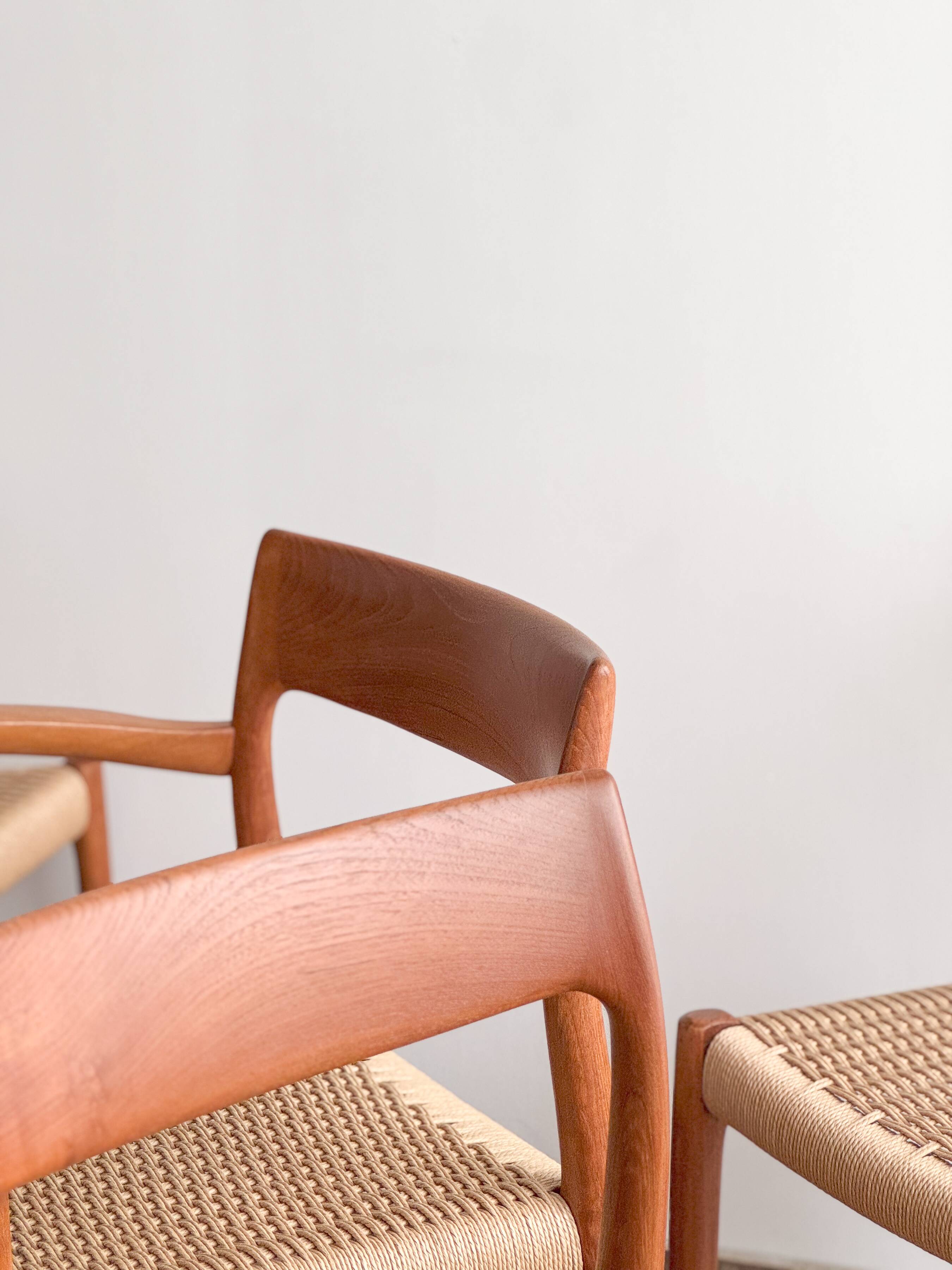 Chaises danoises en teck Mid-Century par Niels O Møller # 77 & 57 Set de 10