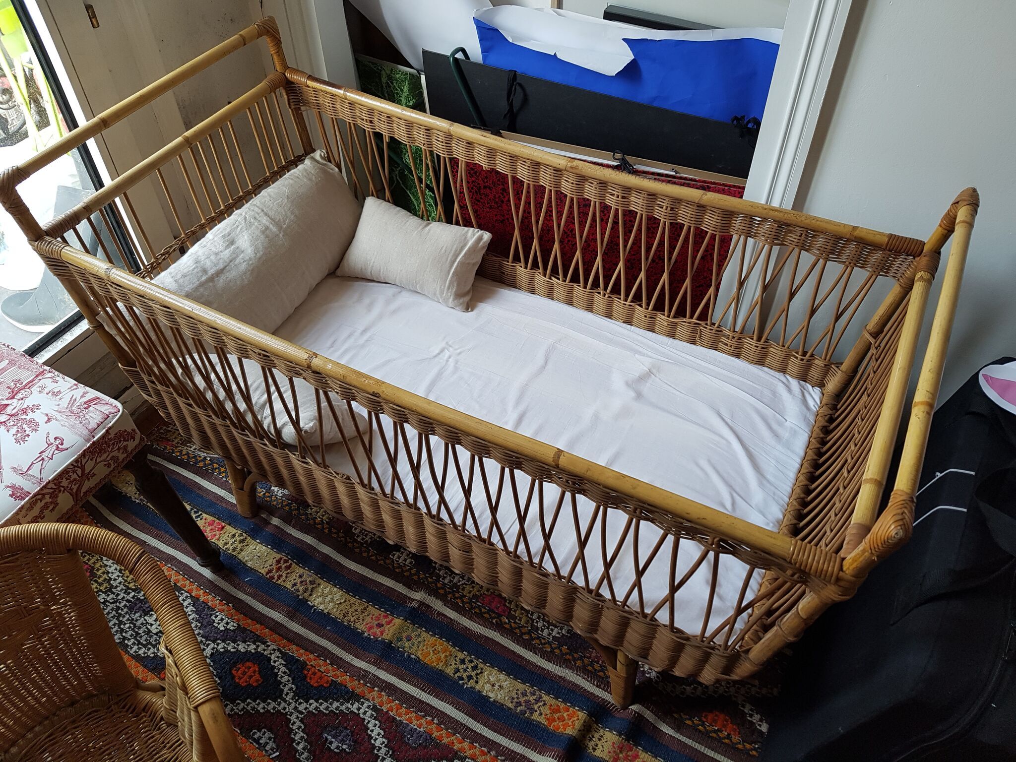 Baby vintage rattan bed