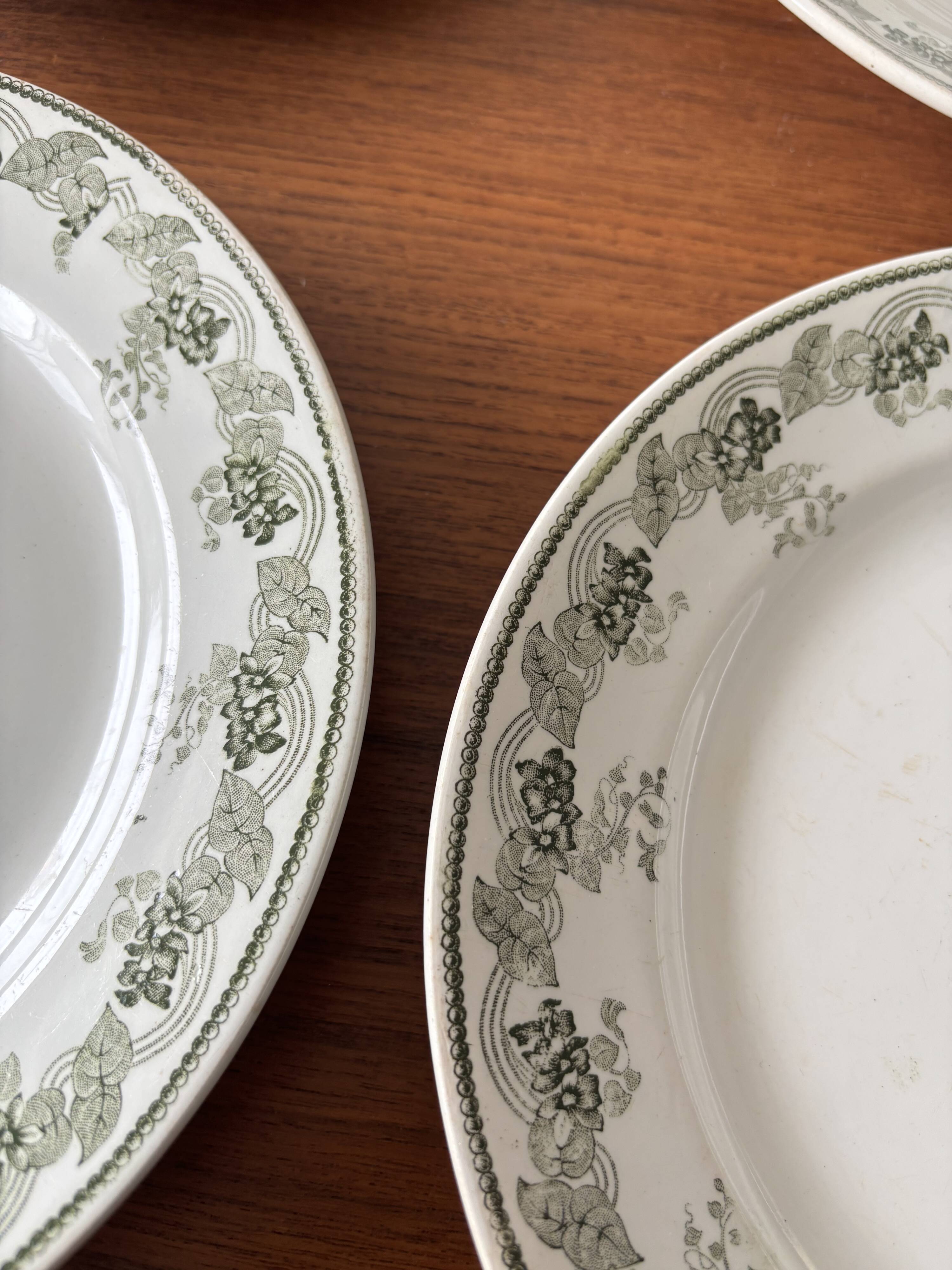Set of 4 flat plates Terre de Fer Moulin des Loups model Violett
