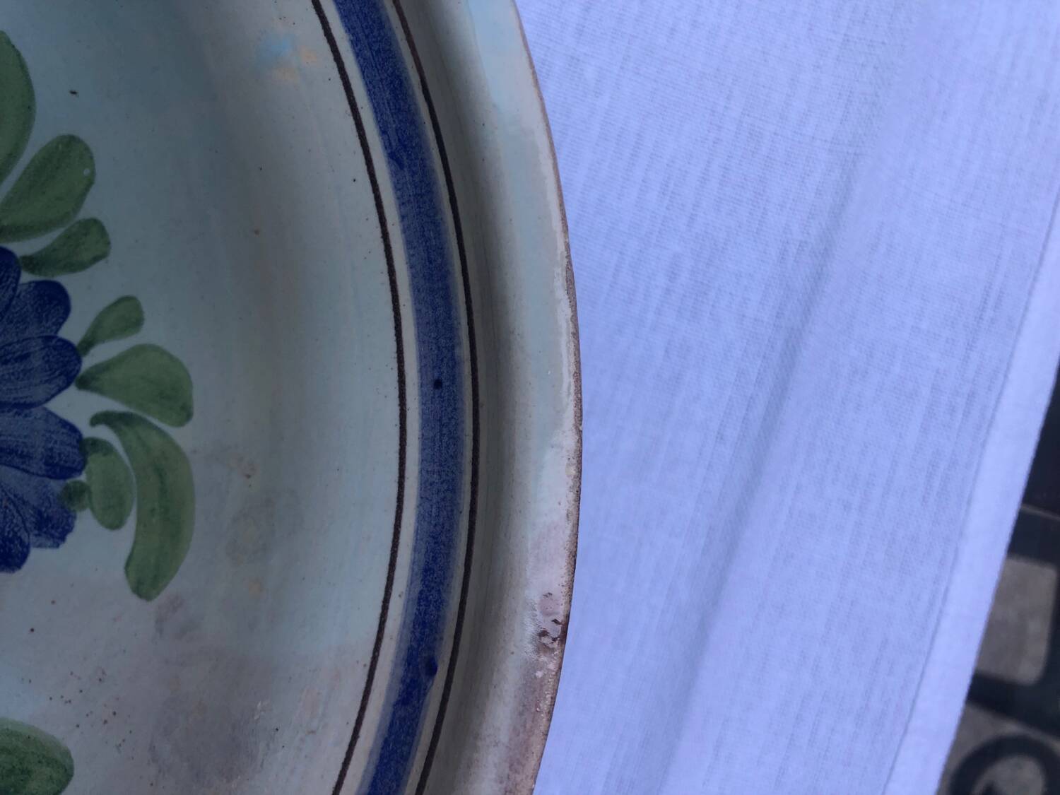 Grand plat faience polyvhtome XIXème
