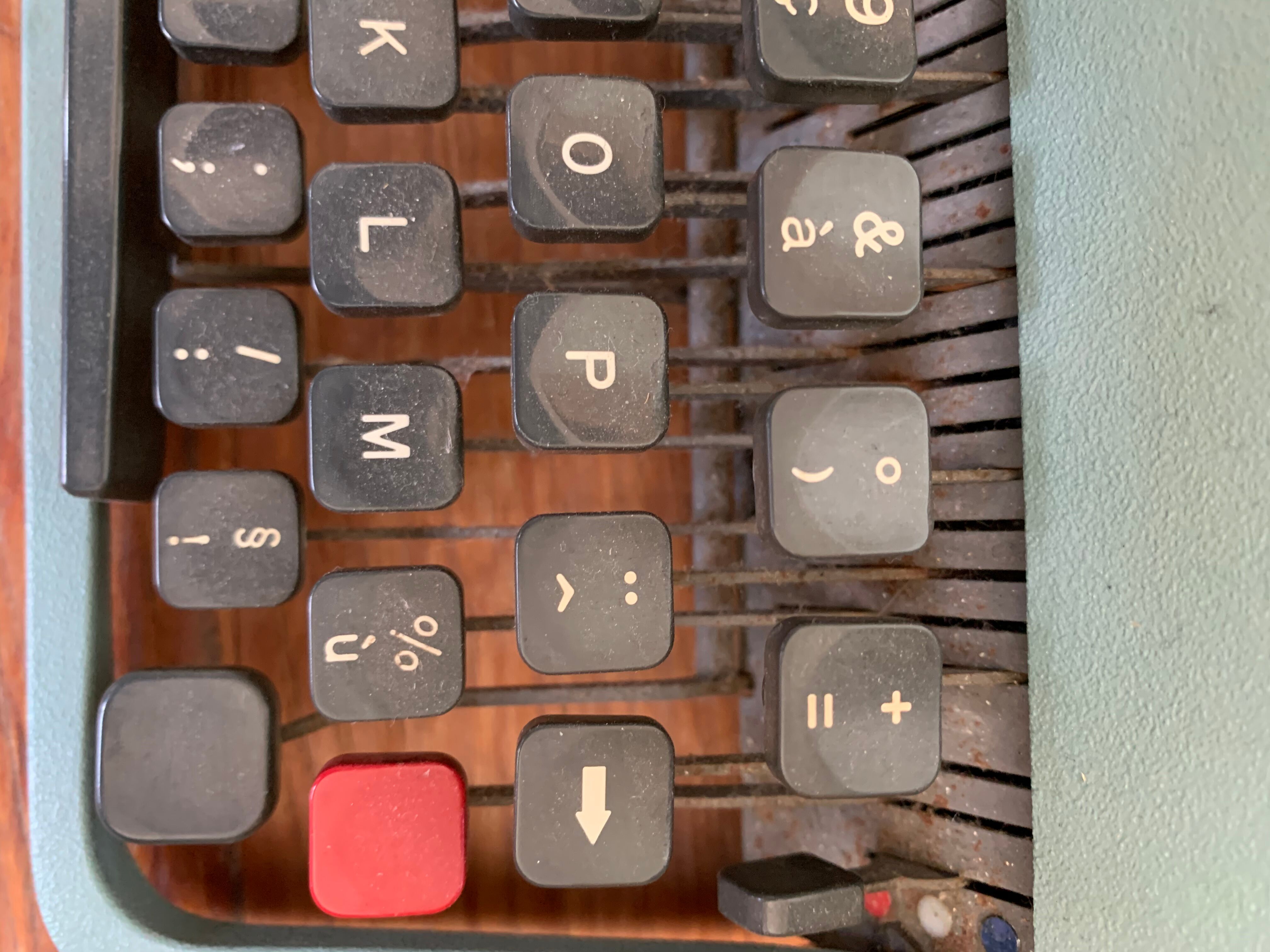 Olivetti Lettera 32 typewriter