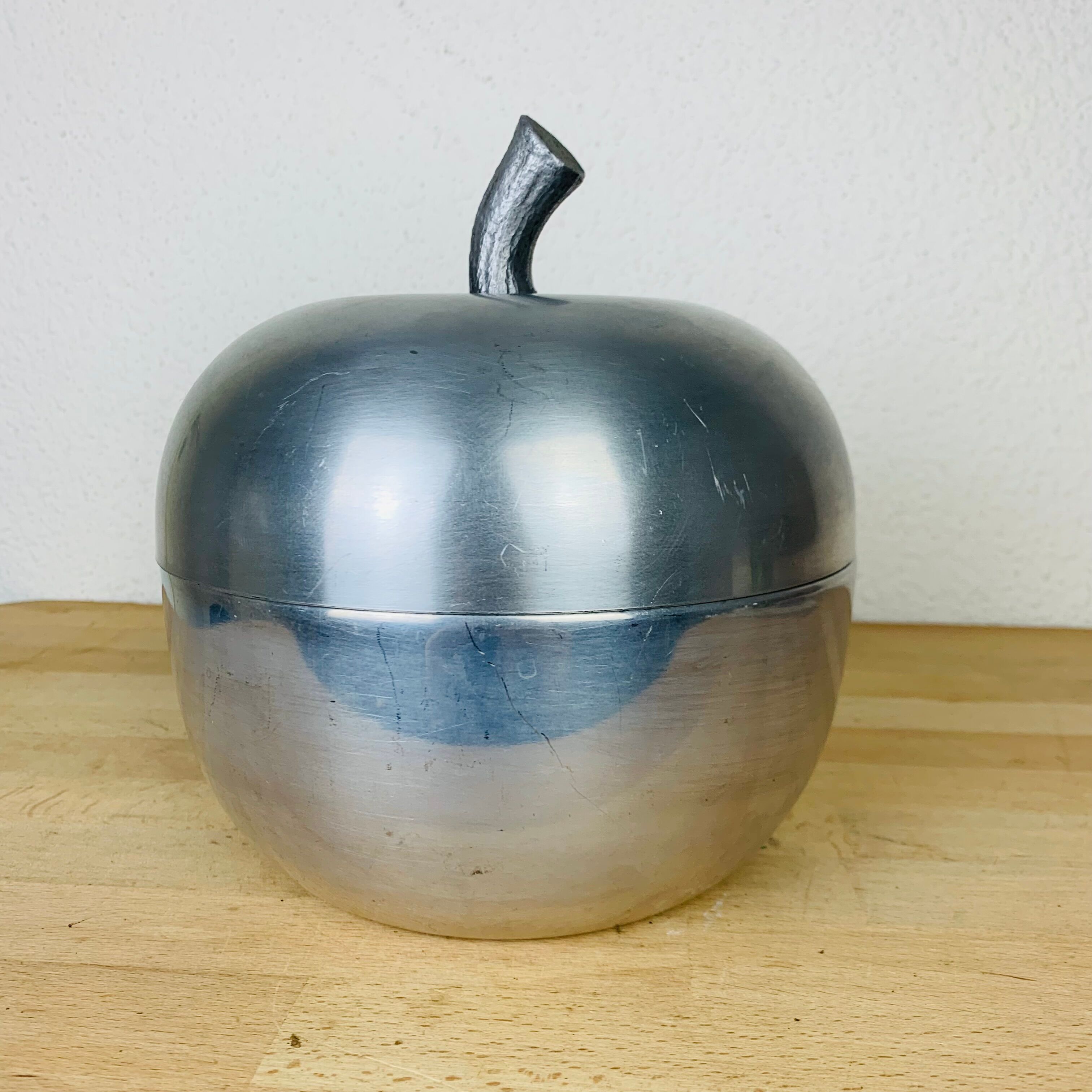 Ice bucket apple aluminum 70s